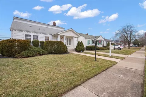 17591 Matthews St, Riverview, MI 48193 photo 3