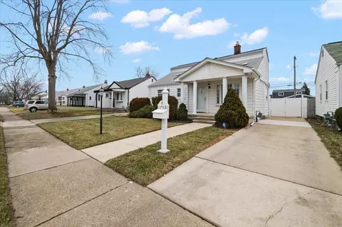 17591 Matthews St, Riverview, MI 48193 photo 4