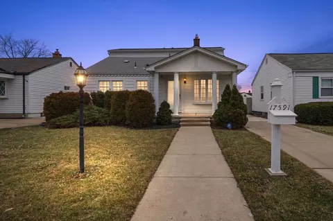 17591 Matthews St, Riverview, MI 48193