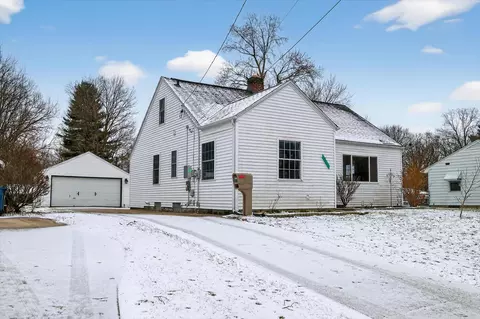 818 Parchmount Ave, Kalamazoo, MI 49004