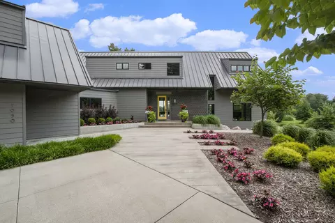 1950 Robinson Rd SE, East Grand Rapids, MI 49506