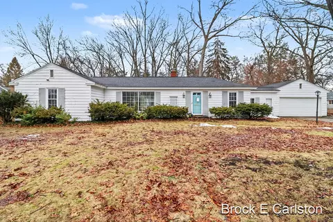 428 Oaknoll Dr, Muskegon, MI 49445