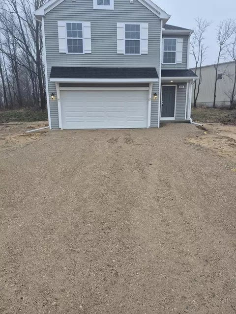 1006 Cedarwood Dr, Greenville, MI 48838