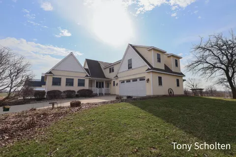 16236 48th Ave, Coopersville, MI 49404