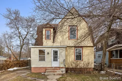 619 Oakdale St SE, Grand Rapids, MI 49507