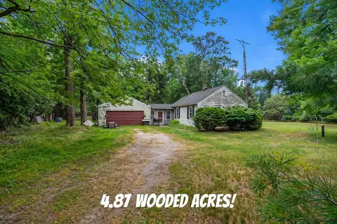 1103 W Mt Garfield Rd, Norton Shores, MI 49441