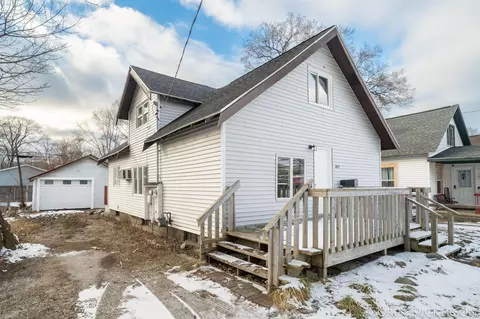 1875 Henry St, Muskegon, MI 49441