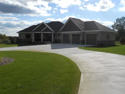 6700 Tara Ct NE, Rockford, MI 49341