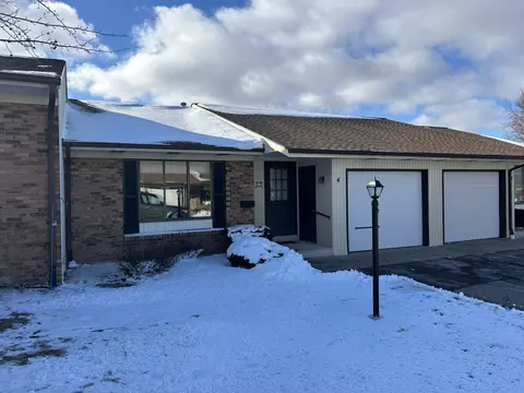 74 Old Mill Apt 4 Dr, Holland, MI 49423
