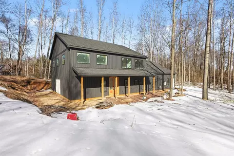 9810 Birdie Dr, Stanwood, MI 49346