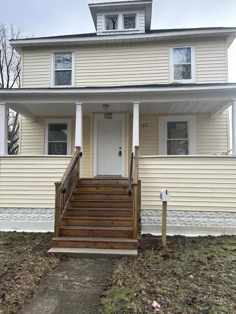 1317 John St, Kalamazoo, MI 49001
