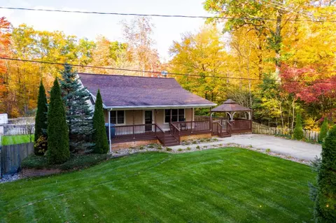 14909 Hickory St, Spring Lake, MI 49456