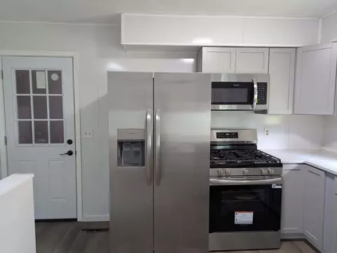 2101 Maple Ln, Hastings, MI 49058