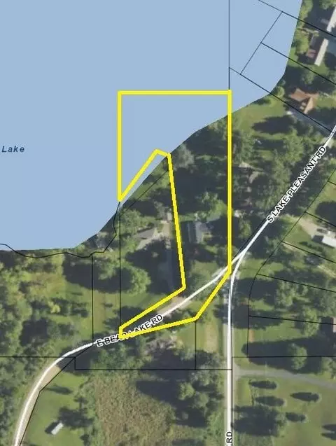 4492 E Bear Lake Rd, Osseo, MI 49266