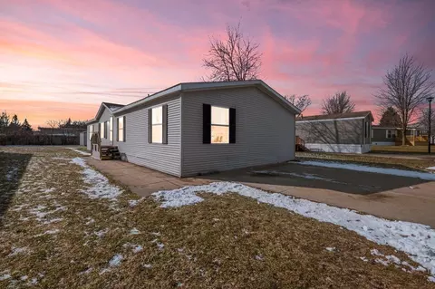 4458 Jardin Dr NW, Walker, MI 49534