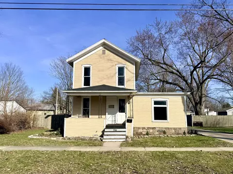 711 Maple St, Three Rivers, MI 49093