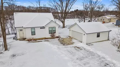 2690 W Geneva Lake Dr, Shelbyville, MI 49344