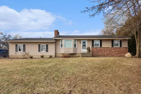 625 Summerset Dr, Jenison, MI 49428