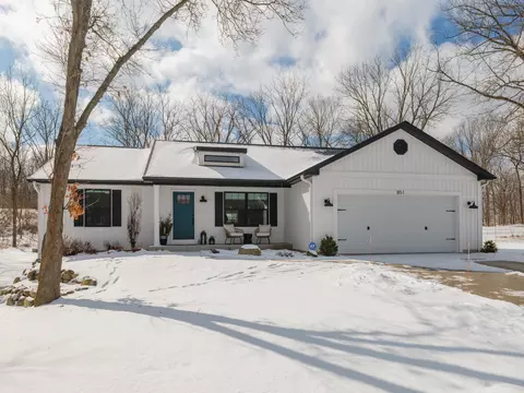 851 Doolittle Ct, Kalamazoo, MI 49009