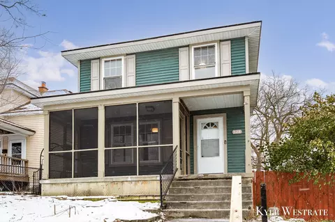 528 Woodlawn St SE, Grand Rapids, MI 49507