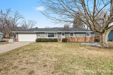 547 72nd St SE, Grand Rapids, MI 49548