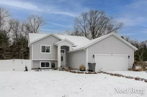 333 Jayden Dr, Muskegon, MI 49442