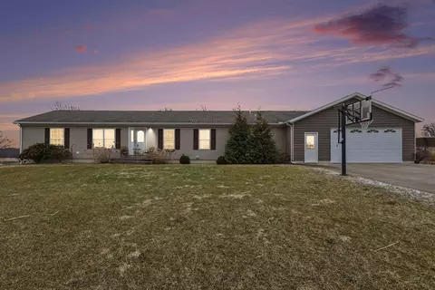 64325 Prairie River Rd, Sturgis, MI 49091