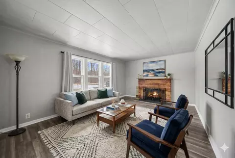 Living - 800 Obrien Rd, Jackson, MI 49201 photo 1 of 6