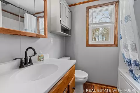 Bath - 3451 Hubbard St, Hamilton, MI 49419 photo 1 of 1