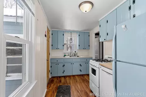 Kitchen - 3451 Hubbard St, Hamilton, MI 49419 photo 1 of 3