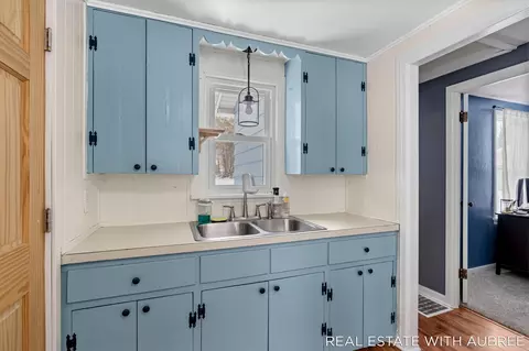 Kitchen - 3451 Hubbard St, Hamilton, MI 49419 photo 3 of 3