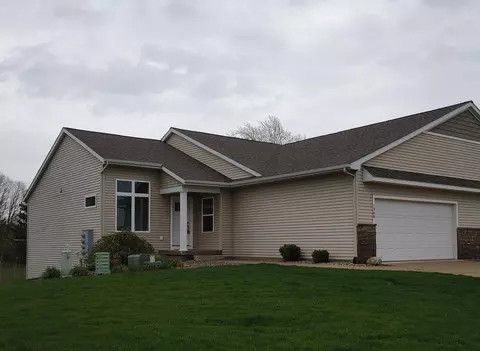 1368 S Village Cir, Kalamazoo, MI 49009