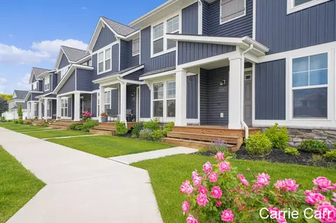 6857 Old Town Sq, Rockford, MI 49341