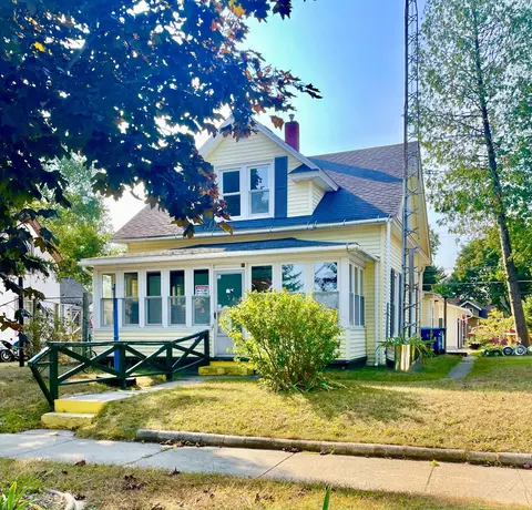 806 E Loomis St, Ludington, MI 49431