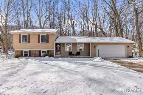 6150 Winthrop Ct SE, Ada, MI 49301