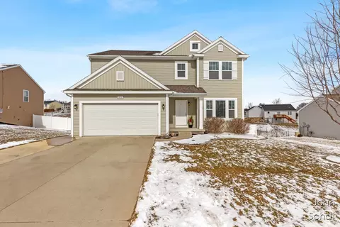 820 View Pointe Dr, Middleville, MI 49333