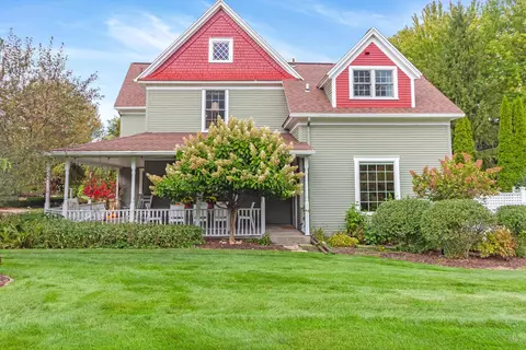 89 S Washington St, Douglas, MI 49406