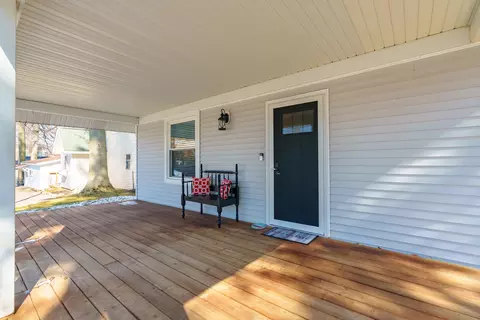 Exterior - 11309 Sunset Point Dr, Plainwell, MI 49080 photo 2 of 7