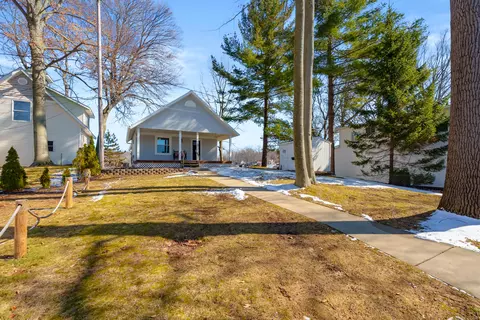 Exterior - 11309 Sunset Point Dr, Plainwell, MI 49080 photo 4 of 7