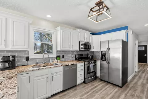 Kitchen - 11309 Sunset Point Dr, Plainwell, MI 49080 photo 2 of 4