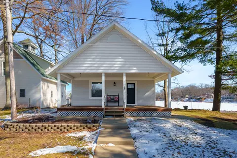 Exterior - 11309 Sunset Point Dr, Plainwell, MI 49080 photo 3 of 7