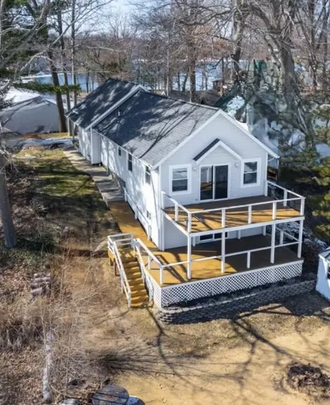 11309 Sunset Point Dr, Plainwell, MI 49080