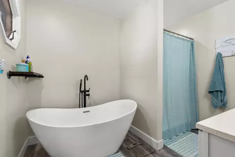 Bath - 11309 Sunset Point Dr, Plainwell, MI 49080 photo 3 of 6