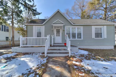 2159 Mann St, Muskegon, MI 49441