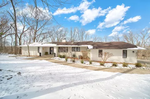 1910 Essex Ln, Jackson, MI 49203