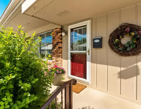 25140 Potomac Dr #3, South Lyon, MI 48178