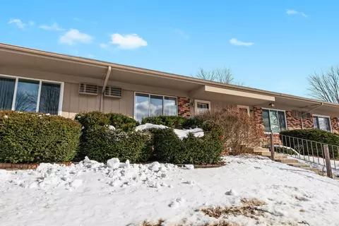 25140 Potomac Dr #3, South Lyon, MI 48178