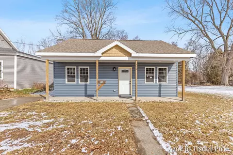 516 W Montcalm St, Greenville, MI 48838