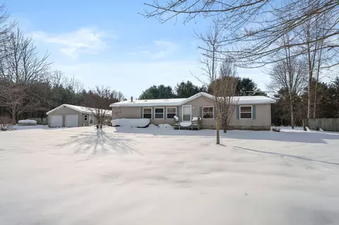 29541 40th Ave, Paw Paw, MI 49079