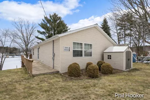 2055 N White Birch Dr, Mears, MI 49436